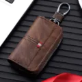 Astuccio chiave auto in pelle marrone con gancio metallico cerniera e striscia rossa e bianca. - 9133 caffè