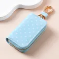 Helles blaue Leder Autoschlüssel Tasche mit weißen Punkten und goldenem Reißverschluss. - Hellblau