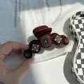 Pinza para el pelo vintage de terciopelo burdeos con perlas y pedrería elegante. - Garra Redonda Copo de Nieve Strass / Café