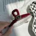 Eleganter retro roter Samt Haarklammer mit Kristallen für ein stilvolles Haarstyling - Ovale Strass Kreuz-Stil / Burgunderrot