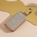 Astuccio per chiavi auto in pelle glitterata con accessori dorati e gancio in strass unisex. - oro argento