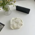 Elegante crème mesh scrunchie haarelastiek met een zwart CHANGE tekstprint detail - Gaas met Letteraandruk / Beige