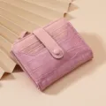 Portafoglio corto donna sfumato rosa con motivo coccodrillo, porta carte e chiusura. - Rosa