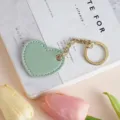 Grazioso portachiavi in pelle a cuore verde, elegante ciondolo borsa a catena in metallo per auto. - Verde chiaro