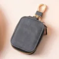Custodia protettiva grigio scuro per auricolari wireless con zip e comodo gancio dorato. - 9126 Nero