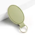 Portachiavi minimalista ovale in pelle PU verde chiaro con anello dorato, elegante. - Y-04 Verde matcha