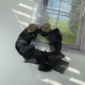 Elegante zwarte mesh scrunchie met een vintage strik met strass versiering. - Vintage Strikstijl (220224) / Zwart