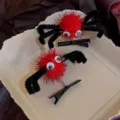Handgefertigte rote und schwarze Spinne Haarspangen für Halloween Mädchen Kostüm - Stil 8 Halloween Achteckige Spinnenklammern (Rot)