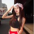 Pañuelo bandana estilo retro Y2K con patrón de estrellas americanas en foto de moda - American Retro Star Print Headscarf / Estampado de Águila