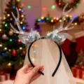 Diadema navideña luminosa con astas transparentes y un elegante velo de encaje blanco - Diadema con Velo de Cuernos de Reno - Loto de Nieve (1#) / Blanco