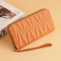 Portafoglio lungo trapuntato marrone con cinturino, borsellino con zip in ecopelle per le donne - Modello lungo / 007 Modello lungo marrone