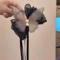 Barrette à cheveux nœud en maille noire avec papillon perlé et longs rubans fluides élégants - Style Maille Perle Noir