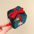 Accesorio festivo para el pelo de Navidad con forma de regalo verde y lazo de terciopelo - Estilo de Caja de Regalo de Felpa Verde Oscuro / Pinza Caja Regalo Verde