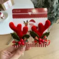 Lindas pinzas navideñas rojas con astas de reno, lazos festivos y detalles de bayas - 2 Piezas/Juego / Asta Roja Baya Roja