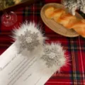 Elegant winter snowflake hair clips with white faux fur and sparkling rhinestones - Pom-Pom Style / Rounded Pearl (1 Piece)