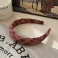 Bruine Maillard geruite haarband voor herfstmode, hoogwaardig haaraccessoire - Roze