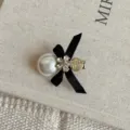 Barrette à cheveux élégante en ruban noir avec perle et détail de fleur en strass brillants - Pince Nœud Noir Perle Artificielle / Noir
