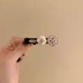 Barrette à cheveux élégante faite main avec cristaux et perles sur base noire pour la coiffure - Carré Noir