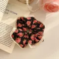 Chouchou floral noir vintage avec élégante bordure en dentelle crème accessoire - Style Vintage Noir