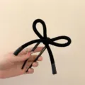 Épingle à cheveux en U avec nœud en velours noir élégant pour chignon chic et raffiné - Style de décoration de nœud papillon / Noir