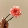 Pic à cheveux élégant en acétate en forme de U avec fleur en tissu rose doux - Style Rose Artificielle / Rose Clair