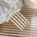 Peigne à cheveux en acétate marbré crème pour chignons élégants et accessoires - Peigne à 5 Dents / Blanc Sirène