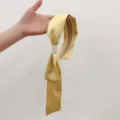 Serre-tête élégant en satin jaune avec un long nœud pour coiffure de femme chic - Serre-tête en Ruban de Satin / Jaune