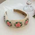 Serre-tête en crochet fait main beige avec détails de fleurs brodées roses ethniques - Serre-tête Brodé Tournesol / Rose