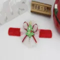 Vista de detalle de una pulsera de Navidad de terciopelo rojo con árbol de purpurina - 6# Árbol de Navidad de Encaje Rojo