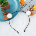 Diadema festiva de Navidad con cuernos de reno, pompones blancos y orejas monas - Estilo 13 Diadema Astas Marrones Pelo Blanco