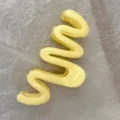 Eleganter hellgelber welliger Haarkrebs mit glänzendem Finish für modernes Styling - Stil 11 Gelb Wellen Haarklammer / Gelb