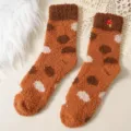 Kuschelige braune Korallenfleece-Socken mit Punkten und süßer Pilz-Stickerei - Einheitsgröße (36-42) / Farbe 3