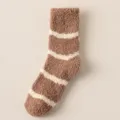 Weiche braun-weiß gestreifte Korallenvlies verdickte warme flauschige Schlafsocken - Einheitsgröße / Braune Streifen (Nr. 4)
