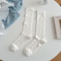 Calze bianche a coste stile balletto a metà polpaccio con bordo in mesh. - Wave / Bianco