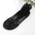 Ademende zwarte bloemen kant mesh bootsokken met antislip ontwerp voor de zomer - Eén maat / Zwart