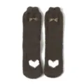 Warme dunkelbraune Korallenfleece-Katzensocken mit Herzmuster und süßen Ohren. - Einheitsgröße / Kaffeebraun