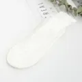 Elegante witte kanten sneakersokken voor dames met ademend mesh en bloemenpatroon detail - Eén maat / Wit