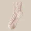 Gemütliche weiche verdickte Korallenvlies-Wintersocken in Hellrosa für die Wärme - Einheitsgröße / Aprikose