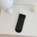 Calze nere a rete con volant in stile giapponese JK su sfondo bianco - Piccolo Rombo / Nero