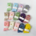 Warme Korallenfleece-Wintersocken mit goldener Herzstickerei in verschiedenen Farben - Einheitsgröße / Goldherz-Stickerei-Stil / Pfirsichrosa