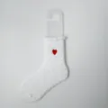 Gemütliche weiße Korallenvlies-Socken für Damen mit niedlicher roter Herzstickerei - Einheitsgröße / Roter Herzstickerei-Stil / Weiß