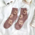 Weiche lila Korallenfleece-Wintersocken mit süßen Bärenmustern für Damen zu Hause - Einheitsgröße / Milchkaffee