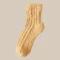 Premium kuschelige verdickte Korallenvlies-Wintersocken in Hellkamel für wohlige Wärme. - Einheitsgröße / Eigelbgelb