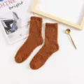 Suaves calcetines de forro polar coral en naranja quemado para comodidad cálida en el hogar - Tallas 39-44 / Tops / Café Oscuro