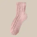 Weiche rosa Korallenfleece-Socken für gemütliches Winter-Heimtragen und Schlafen. - Einheitsgröße / Elegantes Rosa