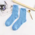 Calcetines de dormir de coral fleece suaves en color azul macarrón - Tallas 39-44 / Bottoms / Azul cielo