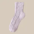 Lavendelfarbene dicke Korallenvlies Socken für warme Wintertage zu Hause im Bett - Einheitsgröße / Hellviolett