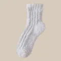 Gemütliche hellgraue Korallenvlies Socken für warme Füße im Winter zu Hause drinnen - Einheitsgröße / Hellgrau