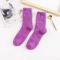 Calcetines suaves de coralina morada con textura de felpa cálida para el invierno - Tallas 39-44 / Bottoms / Púrpura Uva