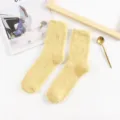 Calcetines de dormir de forro polar coral amarillo para mujer con textura suave y esponjosa - Tallas 39-44 / Bottoms / Amarillo claro